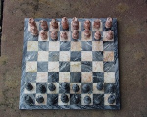 Schachspiel,  Marmor, € 170,-      